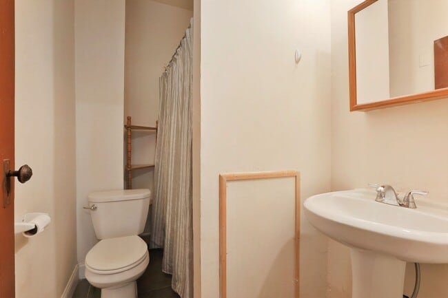 Building Photo - 5 Bedroom Right off of High St - OSU Campus