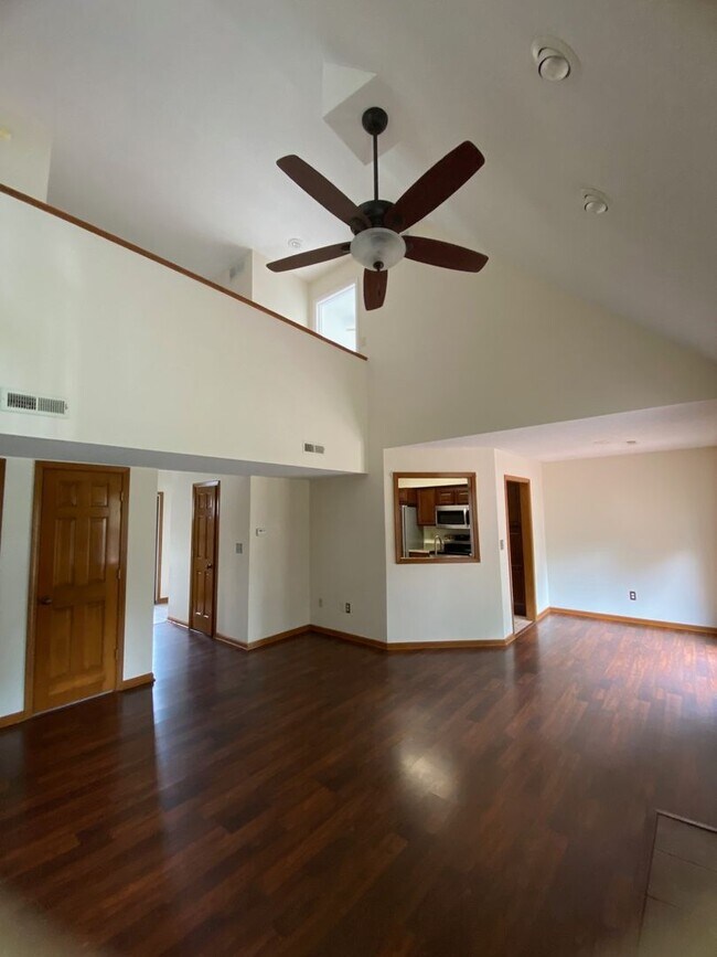 Building Photo - Gorgeous 3 Bedroom Home in South Columbia