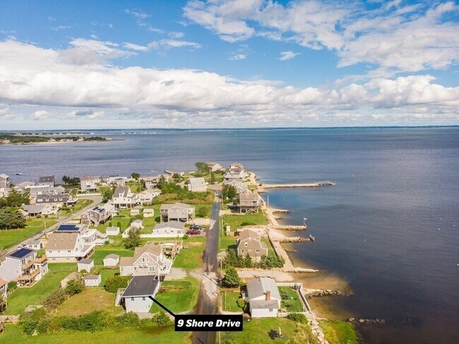 Building Photo - 9 Shore Dr