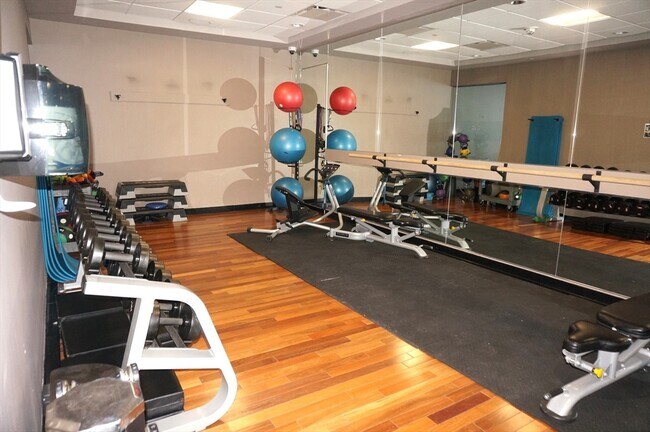 Building Photo - 10-40 Nouvelle Way