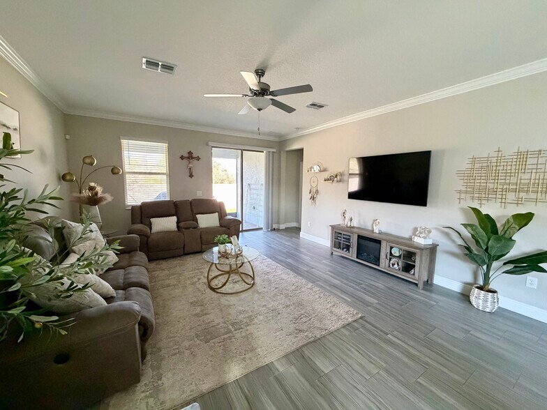 Building Photo - 9971 Campanula Ct