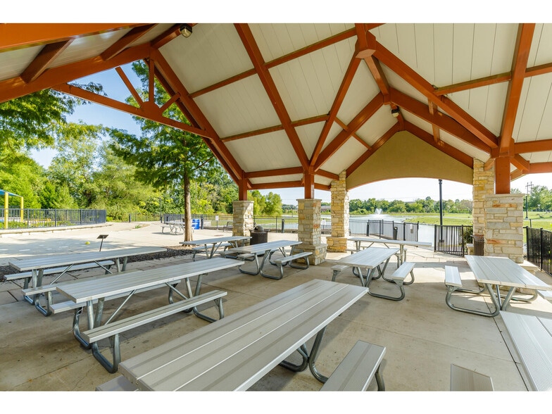 Building Photo - 810 Waler Dr