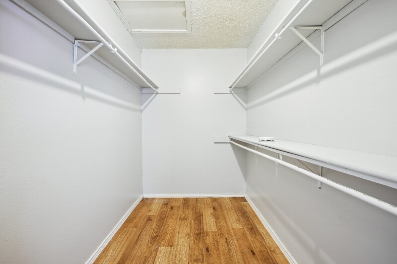 Building Photo - 5522 Lochmoor