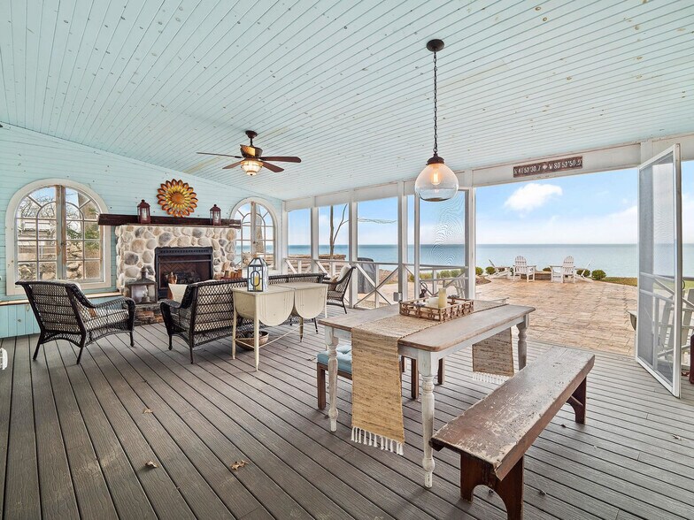 Building Photo - 6209 Oakwood Beach Dr
