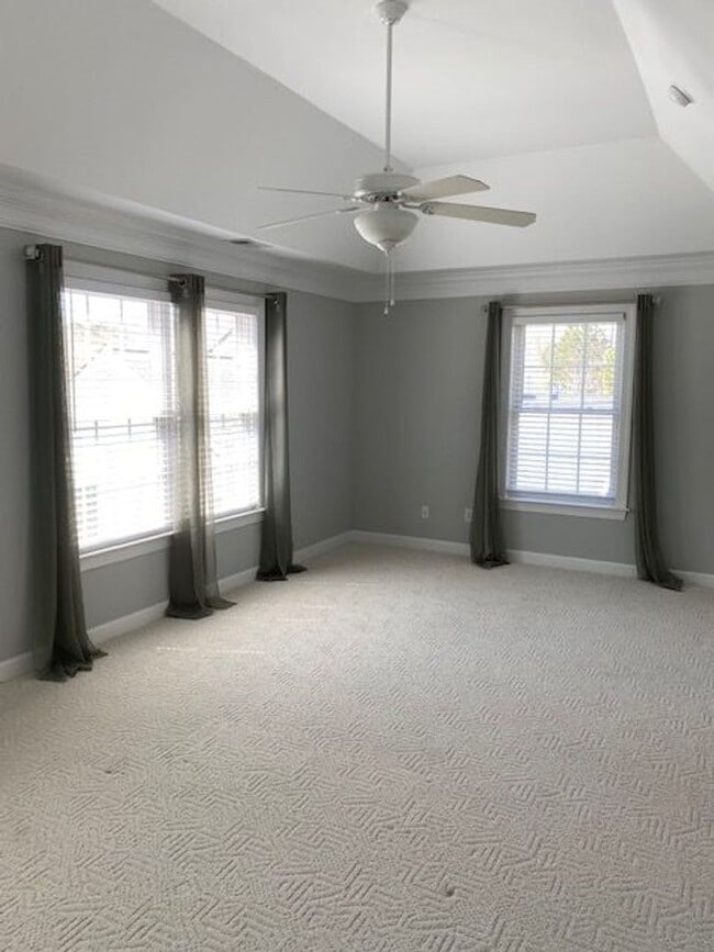 Building Photo - 5329 Center St