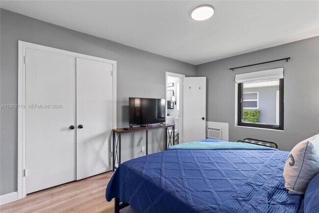 Building Photo - 715 NE 6th St