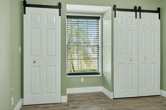 Building Photo - 2079 SE Triumph Rd