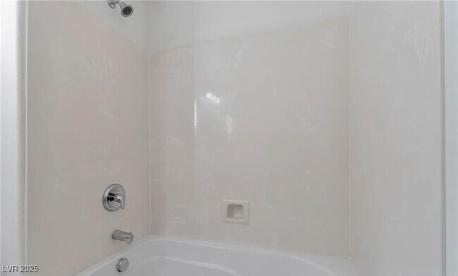 Building Photo - 9764 Bedstraw St