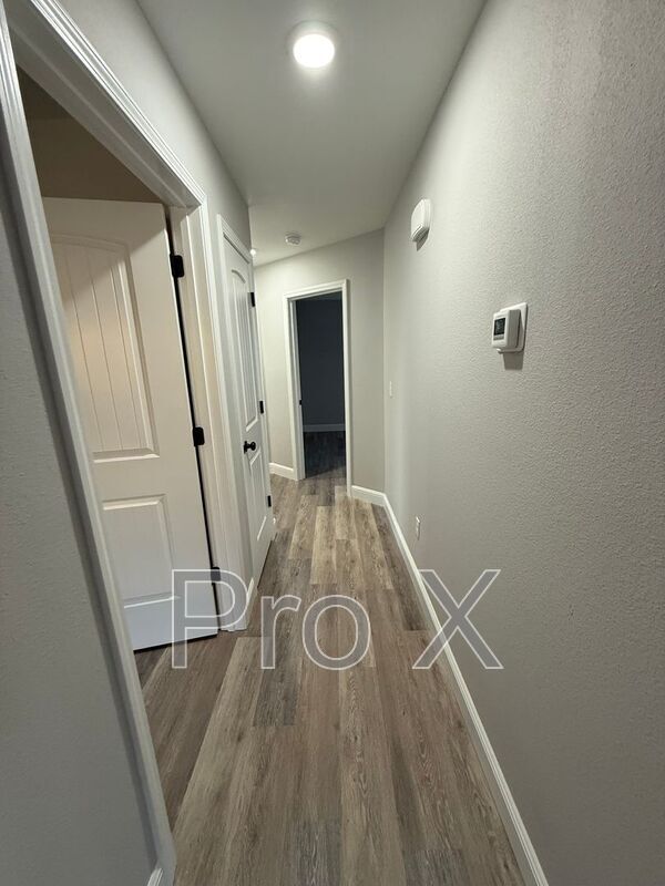 Building Photo - 121 W Lewis St