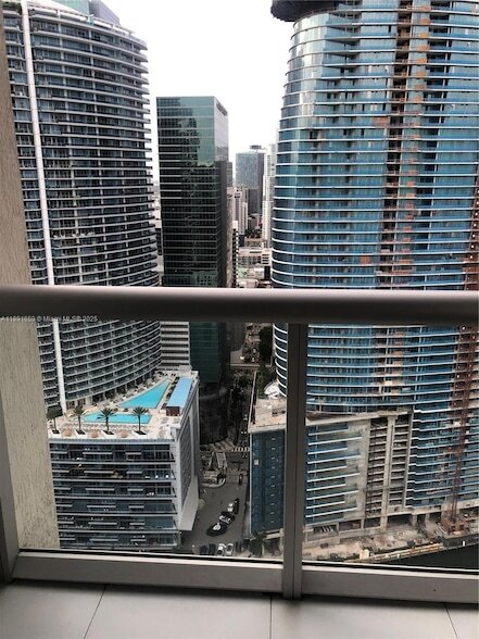 Building Photo - 475 Brickell Ave