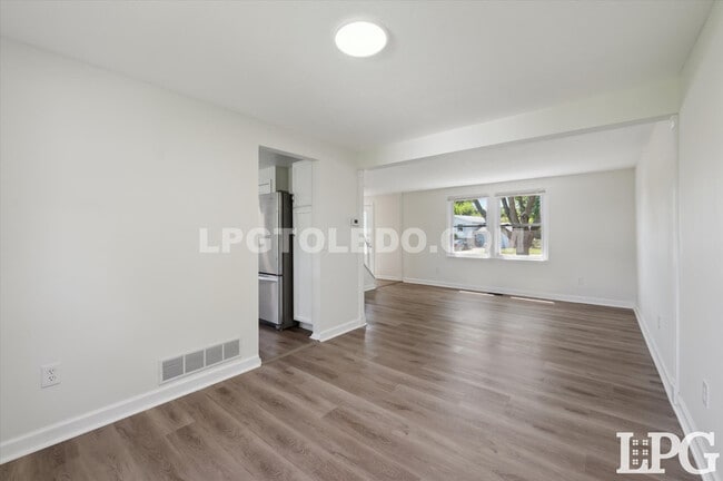 Building Photo - 2121 Bromford Rd
