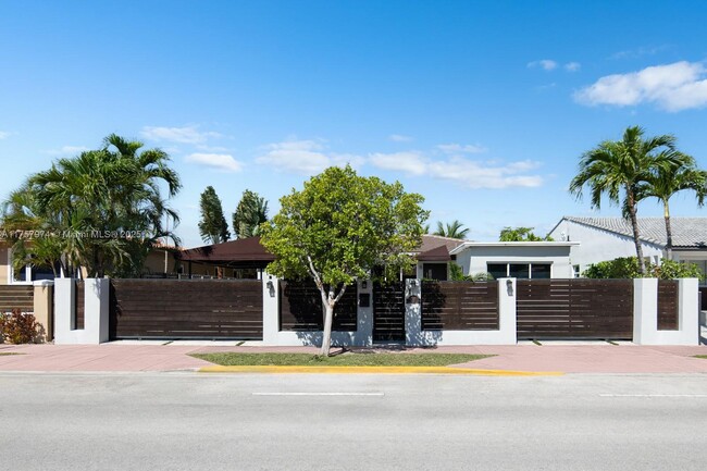 Building Photo - 7910 Hawthorne Ave