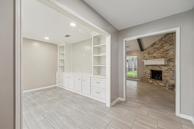 Building Photo - 13910 E Cypress Forest Dr