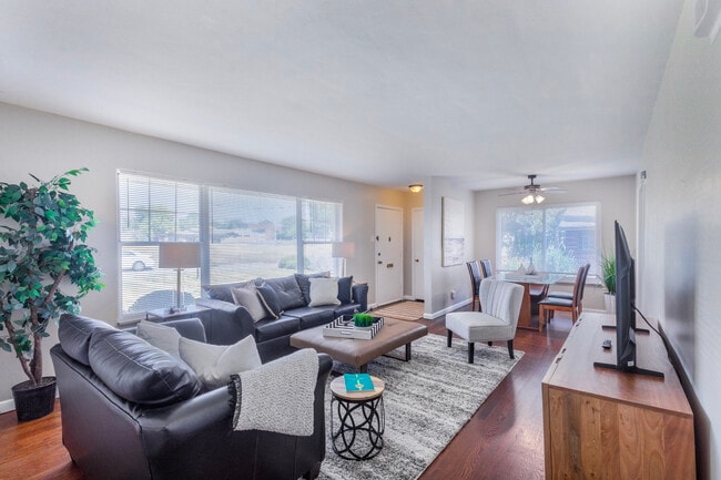 Building Photo - 569 Mapleview Dr