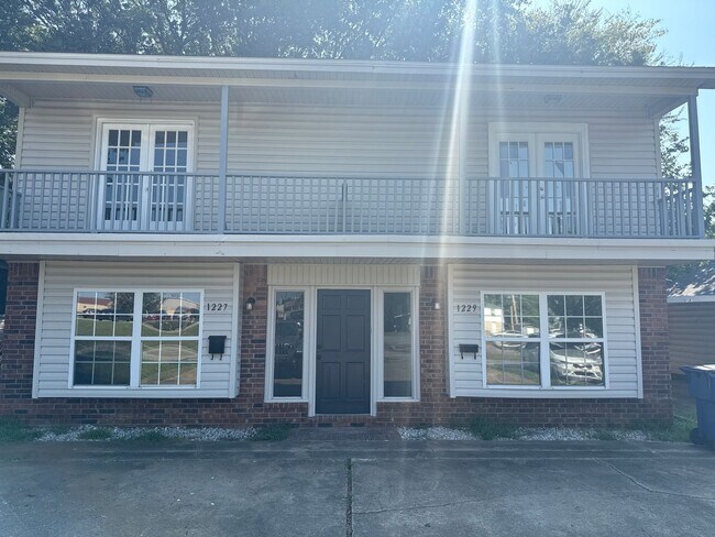 Primary Photo - SOUTH 17TH DUPLEX