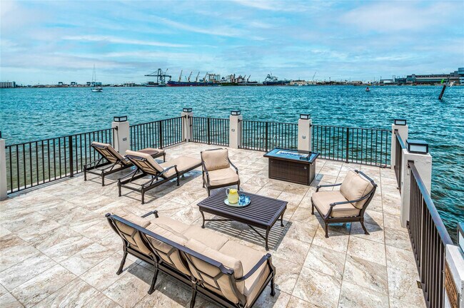 Building Photo - 1949 Harbourview Dr