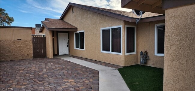 Building Photo - 6751 Ledgewood Dr