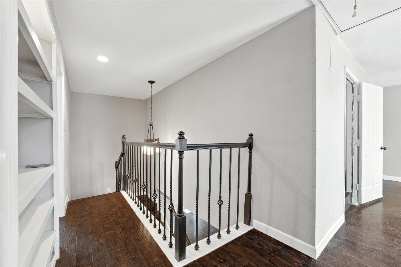 Building Photo - 9128 Cumberland Dr