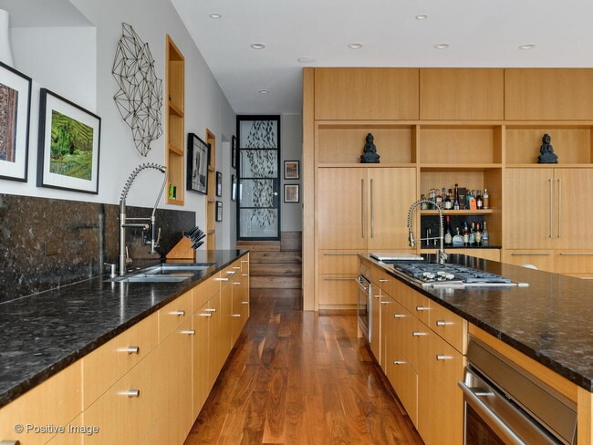 Building Photo - 1302 W Erie St