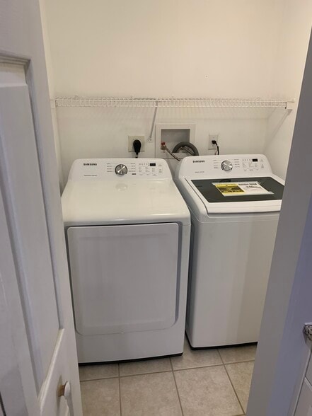 Building Photo - 900 Crestwood Ct S