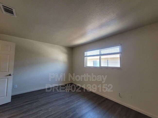 Building Photo - 1206 Dana Dr