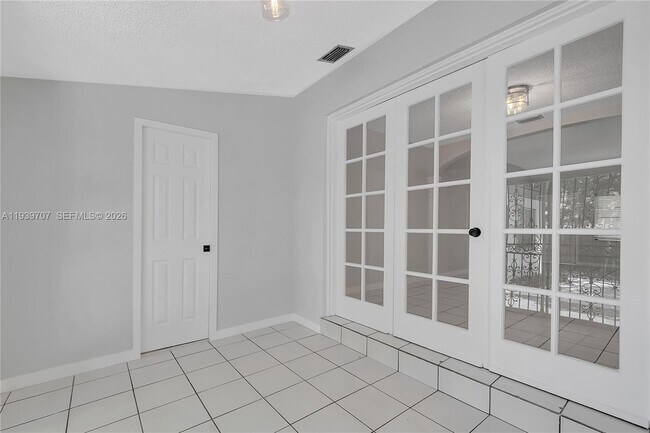 Building Photo - 2327 SW 22nd Terrace