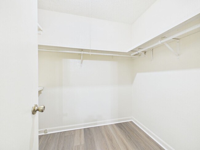 Building Photo - 809 Fox Run Ave