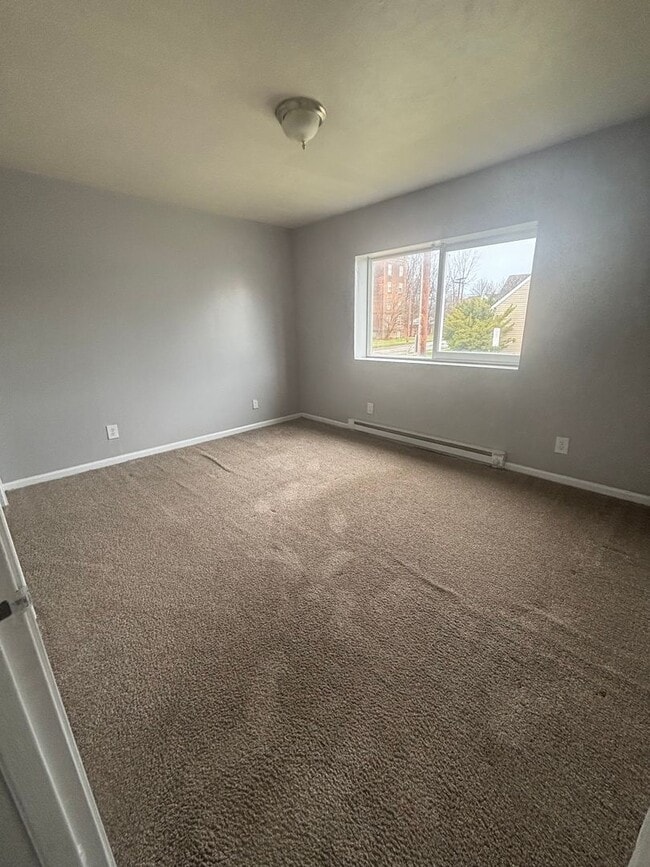 Building Photo - 14520 Milverton Rd