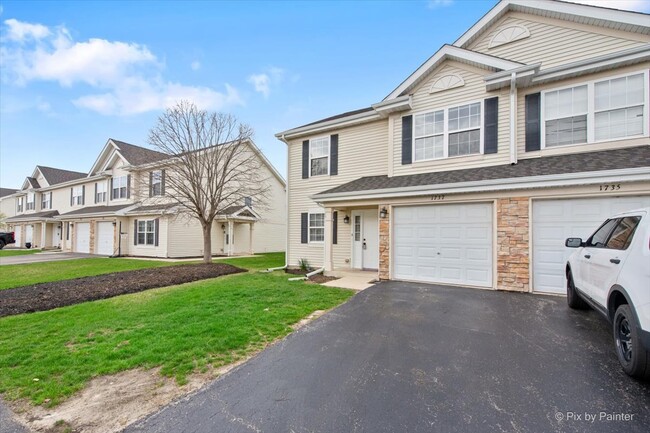 Building Photo - 1737 W Chrysler Dr