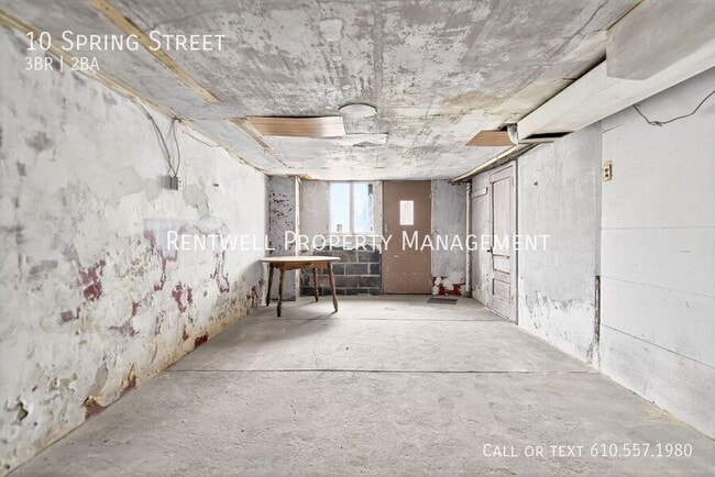 Building Photo - 10 S Spring St