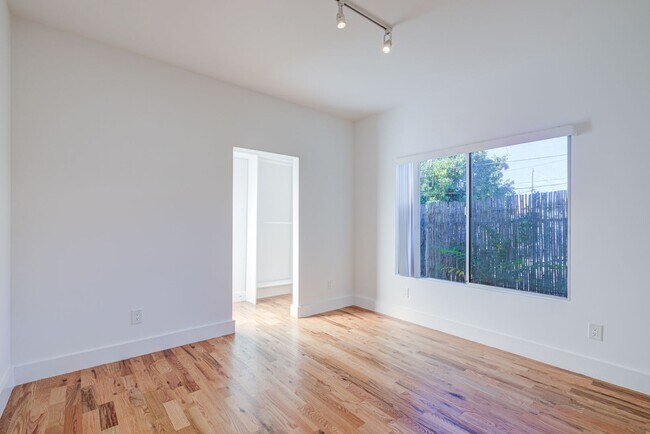 Building Photo - 3216 Bellevue Ave