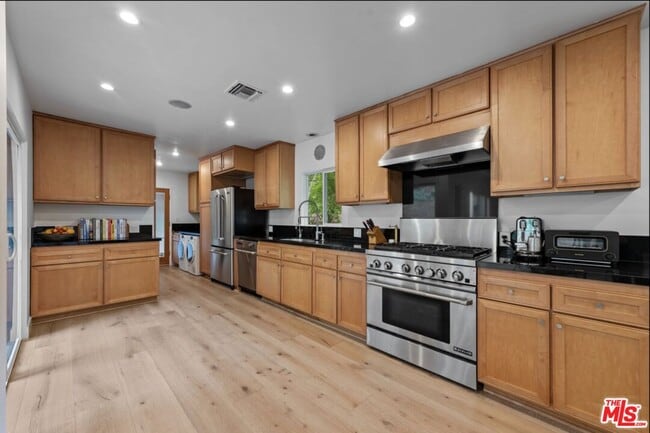 Building Photo - 3520 Mandeville Canyon Rd