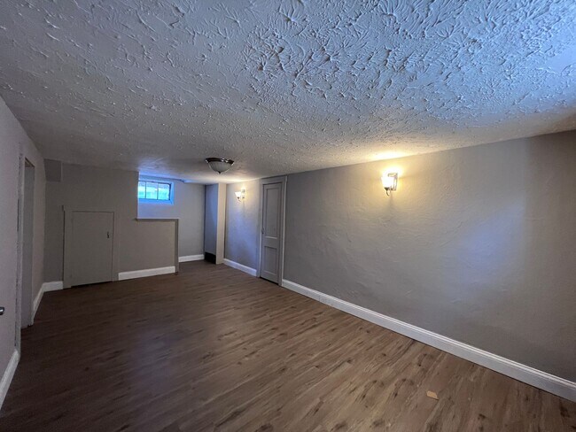 Building Photo - 21400 Goller Ave
