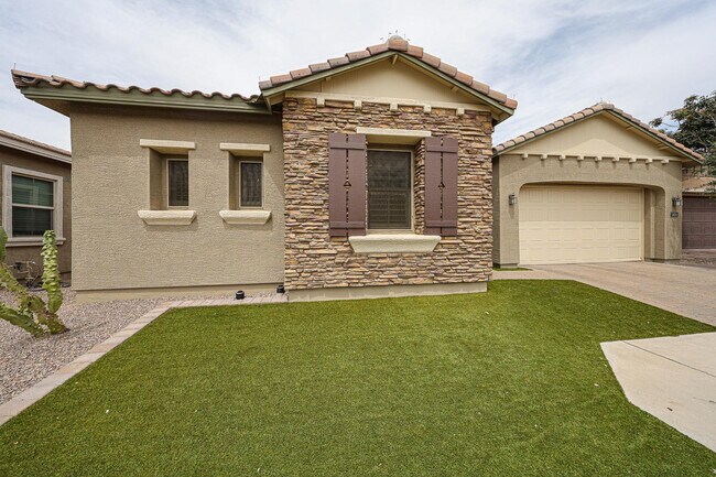 Building Photo - 1424 E Pedro Rd