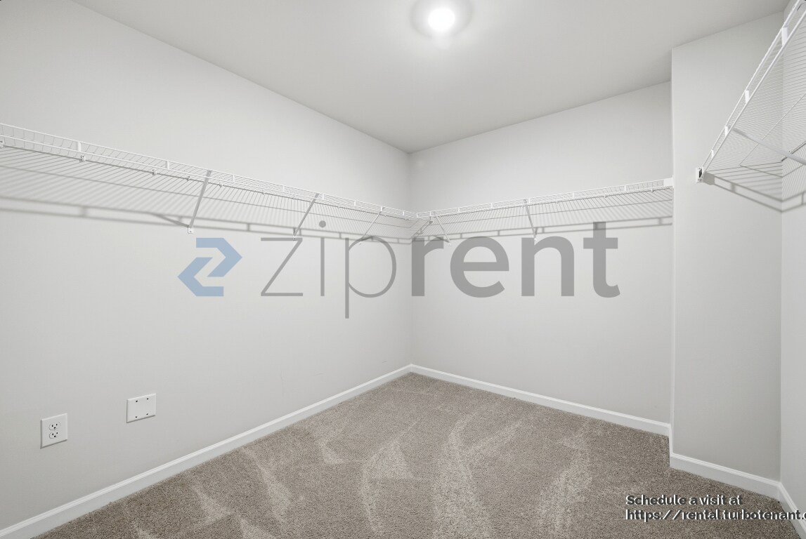 Building Photo - 2438 Bayberry St