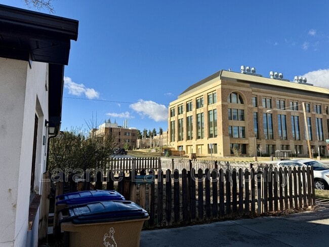 Building Photo - 551 N 10th St