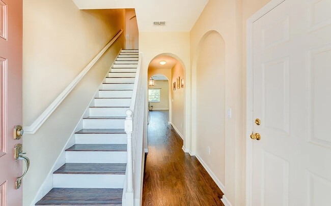 Building Photo - 831 Pine Pointe Ln