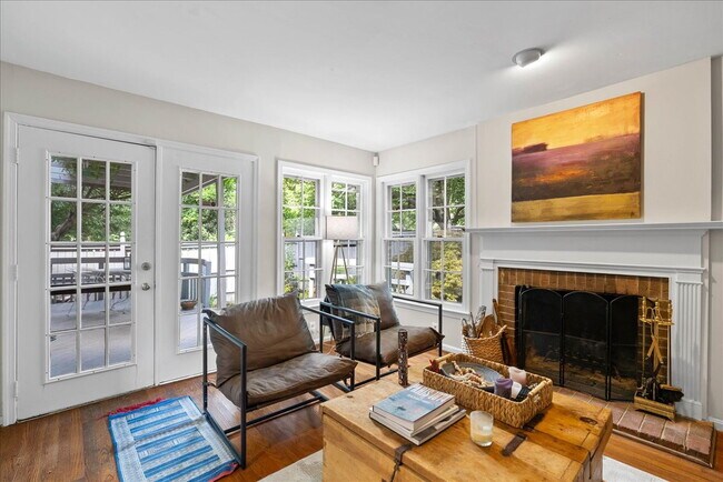 Building Photo - "Luxurious 3-Bed Retreat with Finished Bas...