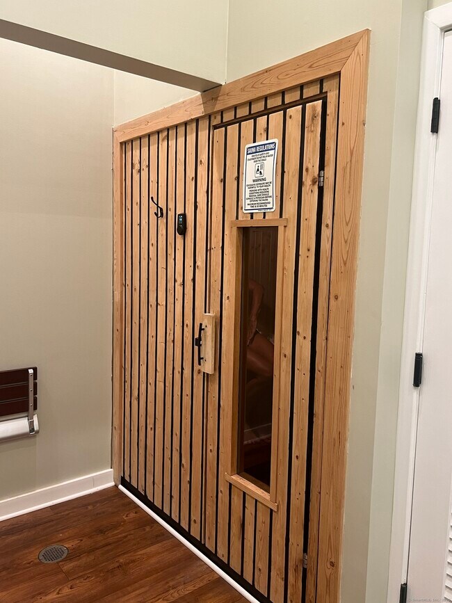 Building Photo - 912 Old Pond Ln