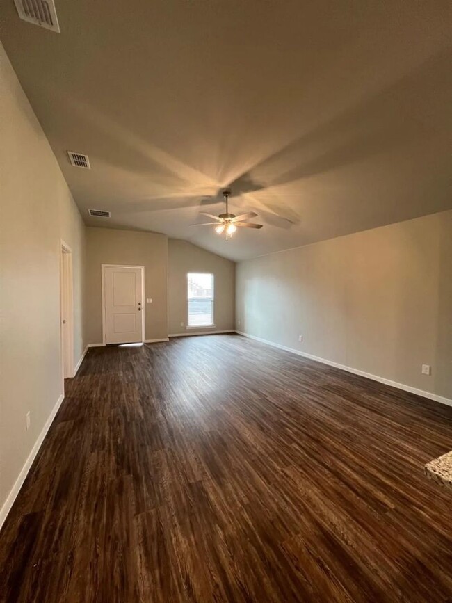 Building Photo - 3 Bedroom Home In Frenship ISD!