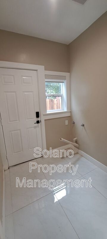 Building Photo - 290 E B St