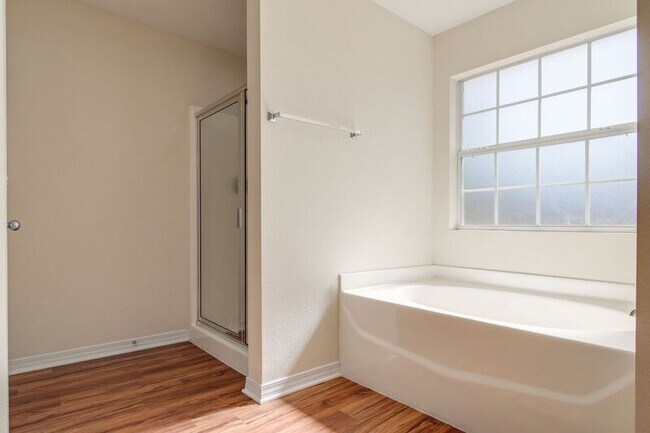 Building Photo - 5851 Chi Chi Cir