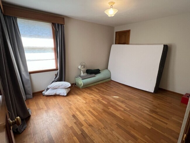 Building Photo - Located in the Historic District! 3+ beds,...