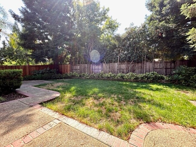 Building Photo - Beautiful 4 Bedroom Single Story For Rent in Gold River!