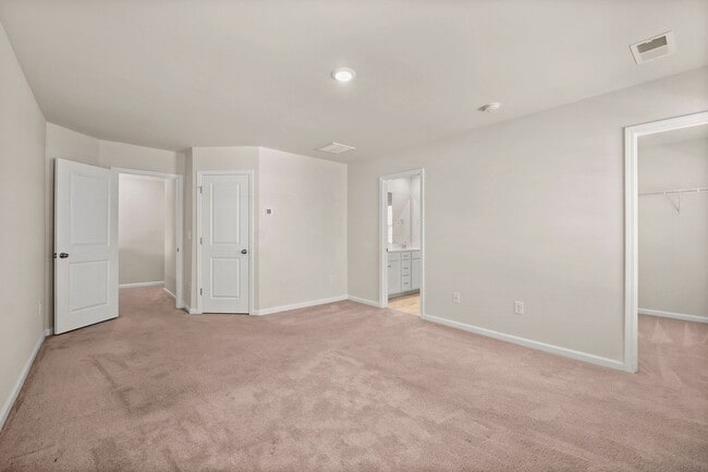 Building Photo - Stunning home in desirable Chateau community