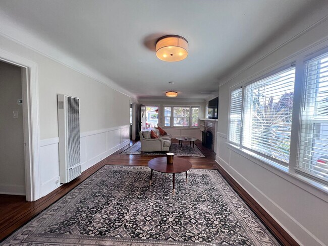 Building Photo - Fully Updated Home in San Leandro Available for Rent!!