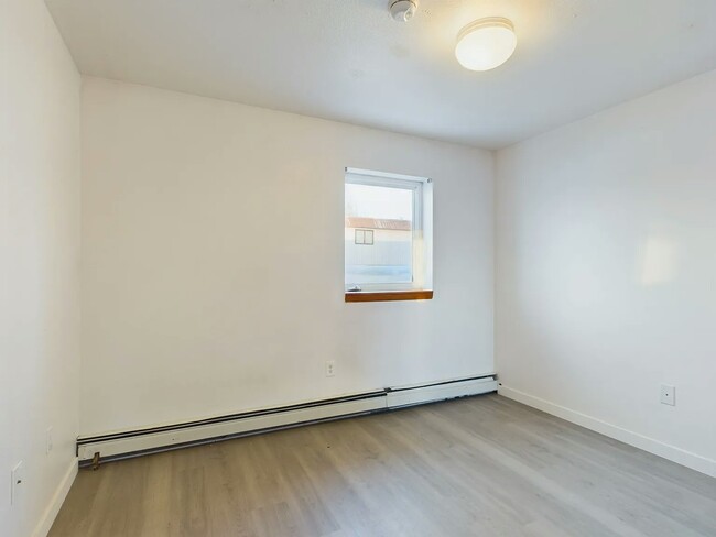 Building Photo - 604 2nd St