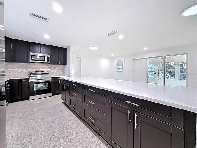 Building Photo - 2161 Edythe Dr