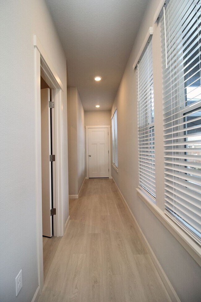 Building Photo - 3923 SE 70th Ave