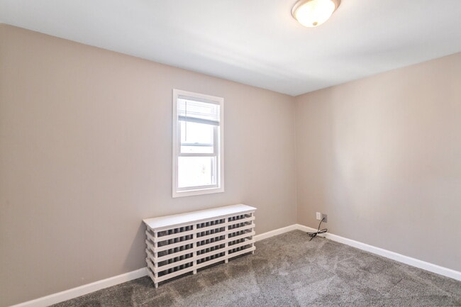 Building Photo - This spacious upper unit features 2 comfortable bedrooms with carpeting